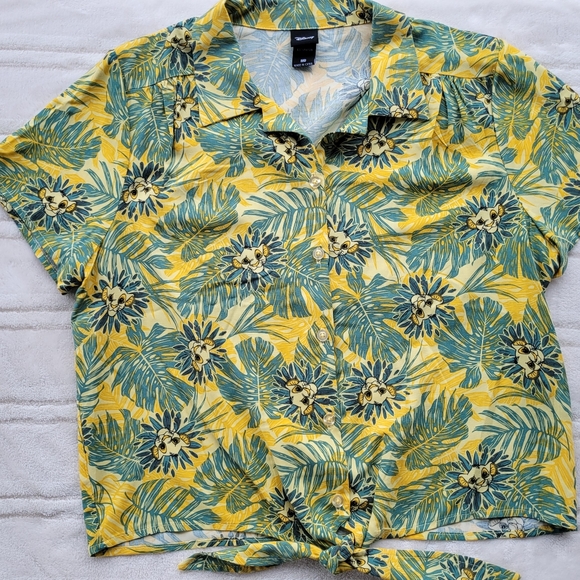 Disney Simba Women's Medium buttoned cropped blouse - Picture 1 of 4